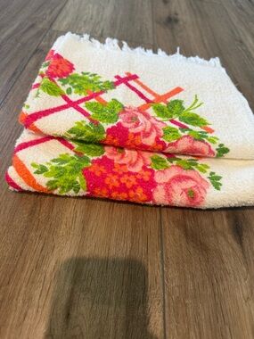Vintage Cannon printed bath towels - brand new!! Two bath towels.